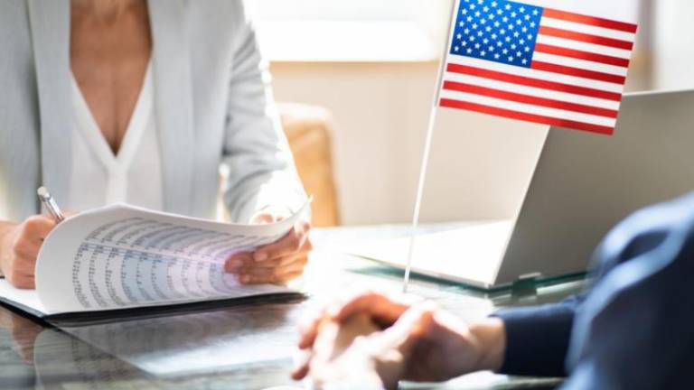 Embajada de Estados Unidos en Ecuador abre varias vacantes: buscan chofer con sueldo de casi USD 18.000 al año