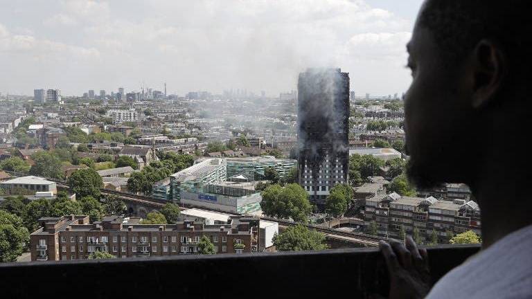 20 de los heridos por incendio de Londres, en estado crítico