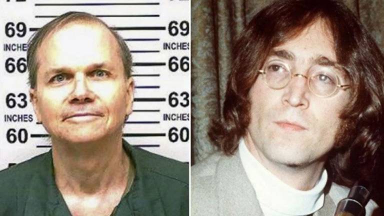 Subastan el álbum que John Lennon le firmó a su asesino antes de morir