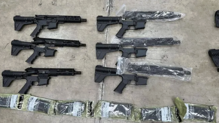 Empresa ligada a alias ‘Marino’ escondía arsenal de fusiles en Guayaquil: hay cinco implicados en tráfico de armas
