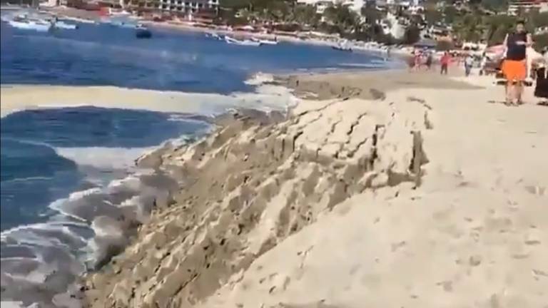Playa en México se hunde y lugareños entran en pánico