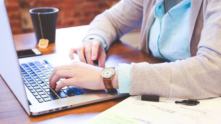 CNT lanza planes preferenciales de Internet y celulares para educación virtual en medio de la pandemia