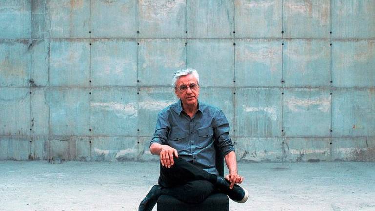 El cantante Caetano Veloso recuerda su cautiverio durante la dictadura brasileña a través de un documental presentado en el Festival de cine de Venecia