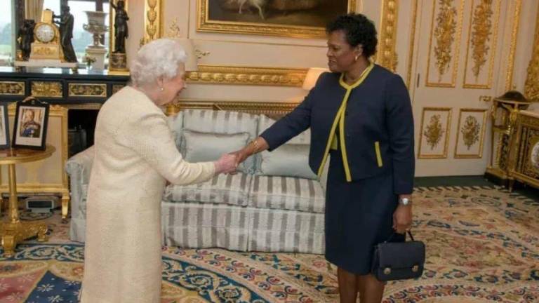 ¿Por qué la reina Isabel II perdió su trono en Barbados, una antigua colonia en el Caribe?