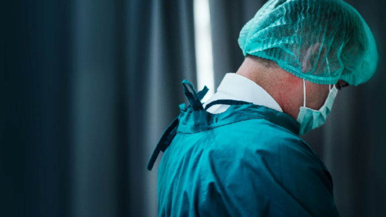 Quito: Dictan un año de prisión a cirujano y anestesióloga por muerte de paciente durante lipoescultura