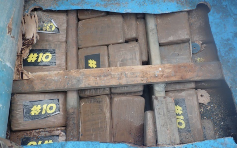 $!Así llevan los paquetes de droga en las embarcaciones.