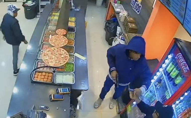 $!Violento asalto en pizzería del sur de Quito.