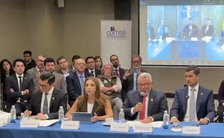 $!Empresarios reunidos para hablar sobre guerra comercial entre Ecuador y Colombia.