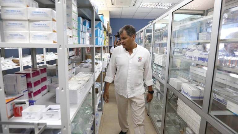 Correa advierte de mafias que trafican medicinas en hospitales