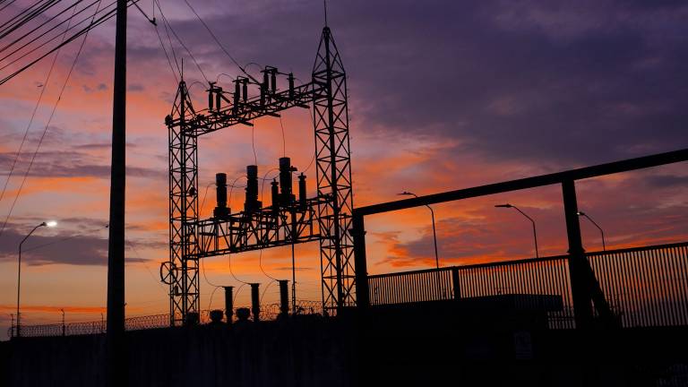 Ecuador enfrenta el estiaje sin electricidad de Colombia: exportaciones están en cero