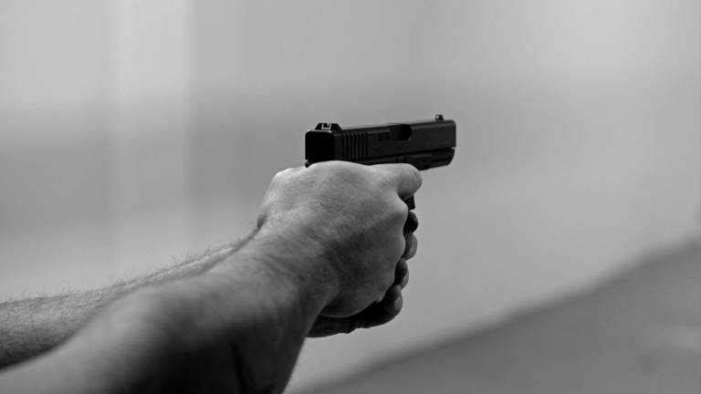 Asesinan a funcionario de Fiscalía que trabajaba en Pedernales dentro de su vehículo