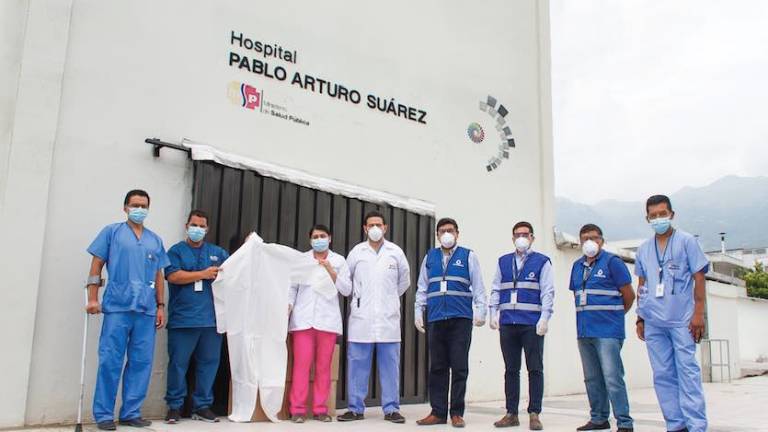Hospital Pablo Arturo Suárez recibe donación de trajes de protección para médicos