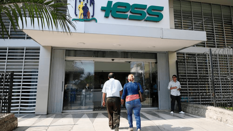 Vuelve a funcionar línea telefónica 140 para agendar citas con el IESS