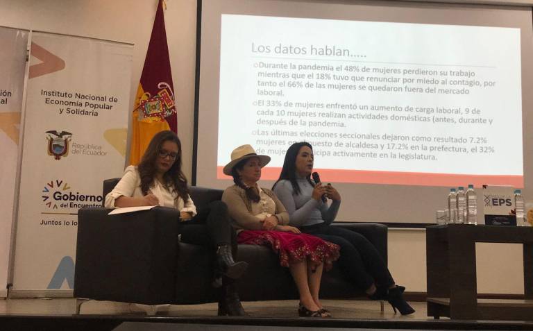 $!Especialistas en temas de violencia de género durante un evento. Se han organizado conversatorios y actividades colectivas para socializar sobre esta problemática.