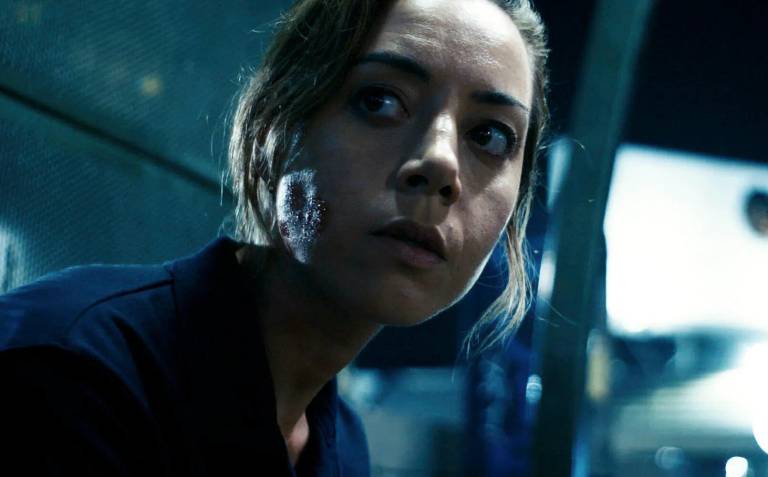 $!‘Emily La Estafadora’: El lucimiento de Aubrey Plaza