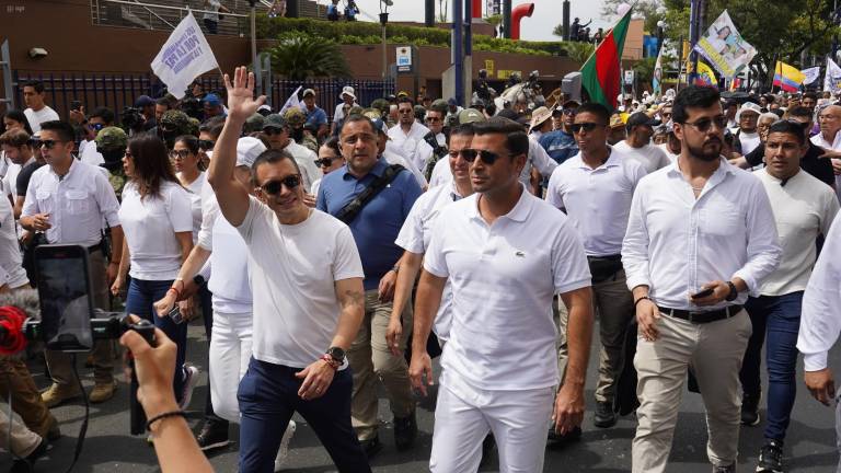 Noboa arremetió contra la Corte Constitucional durante marcha en Guayaquil: 'Quieren mantener todo igual'