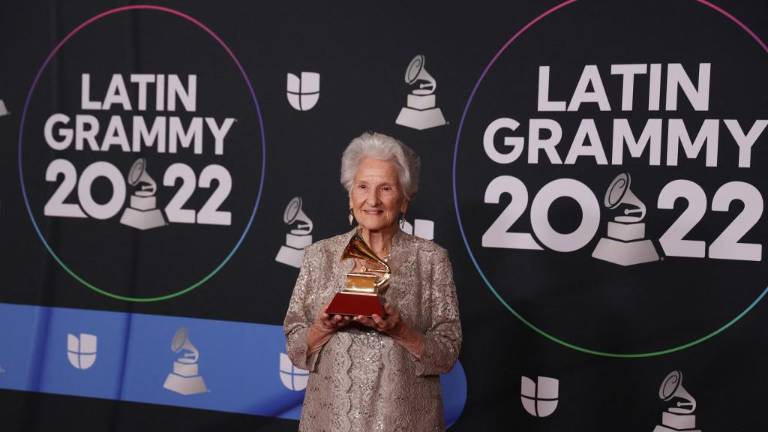 La inspiradora historia de Ángela Álvarez: Con 95 años ganó un Grammy como Mejor Artista Nuevo