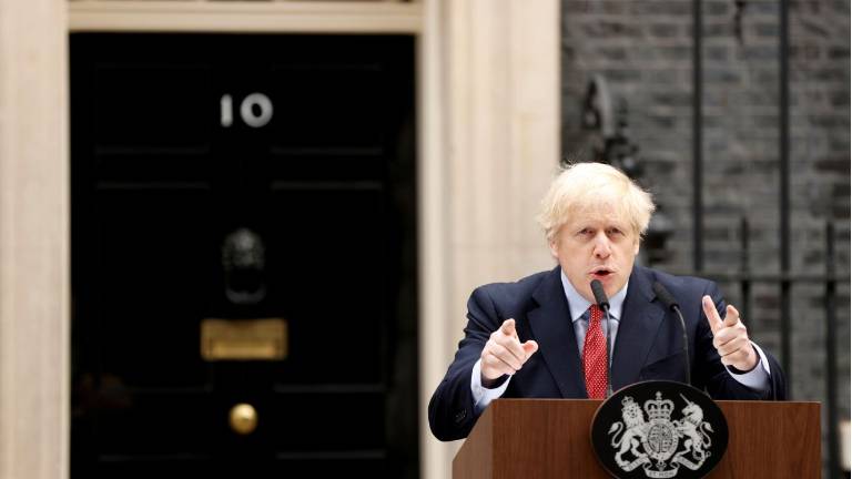 Reino Unido se prepara para el desconfinamiento a pesar del récord de muertes por COVID-19