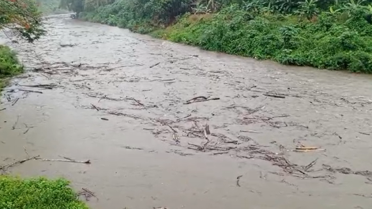 Desbordamiento de ríos deja 400 personas afectadas en Esmeraldas