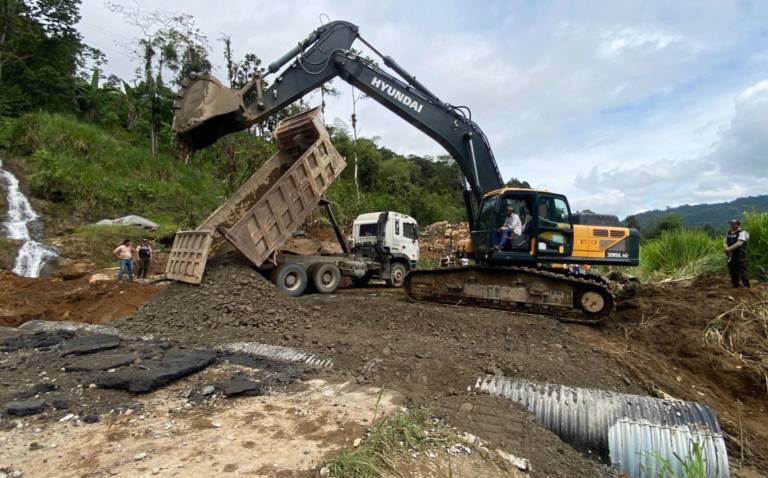 $!Colocación de alcantarilla.