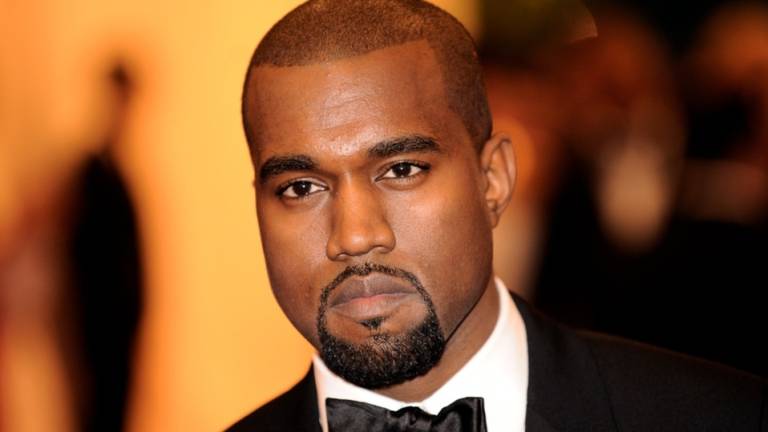 Kanye West es demandado por 800 empleados por no pagarles su sueldo