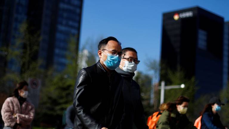 Los saludos asiáticos para evitar el contagio por coronavirus