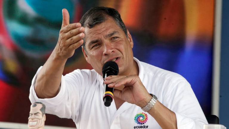 Correa: algunos grupos quieren &quot;satanizar&quot; servicios de inteligencia