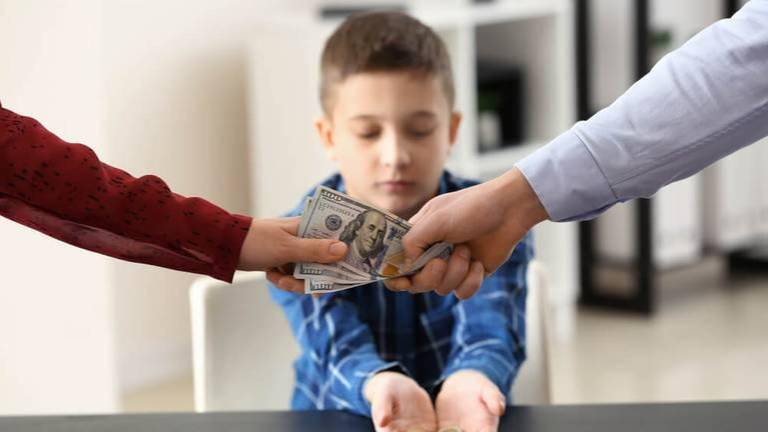 Pensiones alimenticias en Ecuador: en septiembre se debe pagar doble