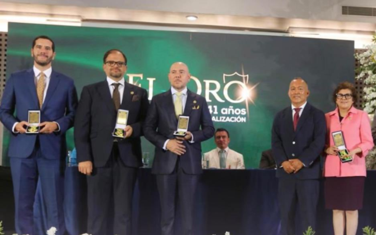 $!Núñez, al extremo izquierdo, en un evento en conmemoración de El Oro al que acudió este miércoles, con Daniel Noboa