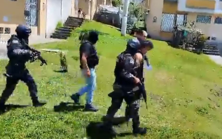 $!Un contingente policial irrumpió en la vivienda de Gaibor para detenerlo, en mayo de este año.