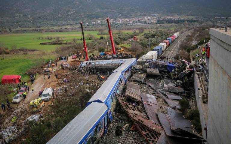 $!Vista aérea del accidente de tren en Grecia.