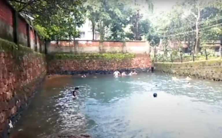 $!Fotografía de un estanque similar al que contenía la ameba que infectó al joven.