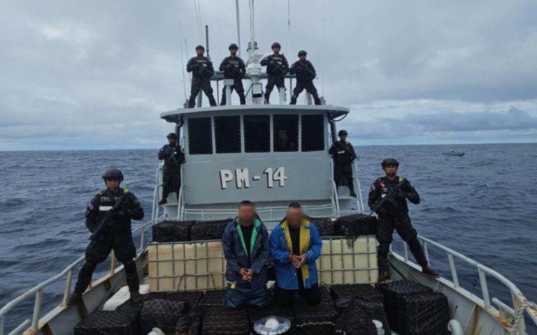 $!Fotografía que muestra la captura de los tripulantes ecuatorianos.