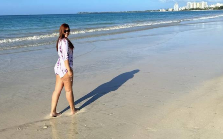 $!Fotografía de Kristel Candelario posando en una playa.