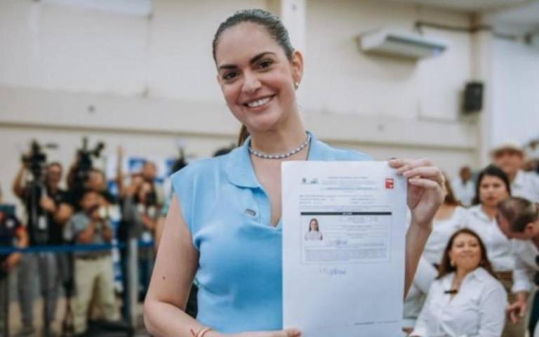$!Fiorella Icaza durante la inscripción de su candidatura en Guayaquil.