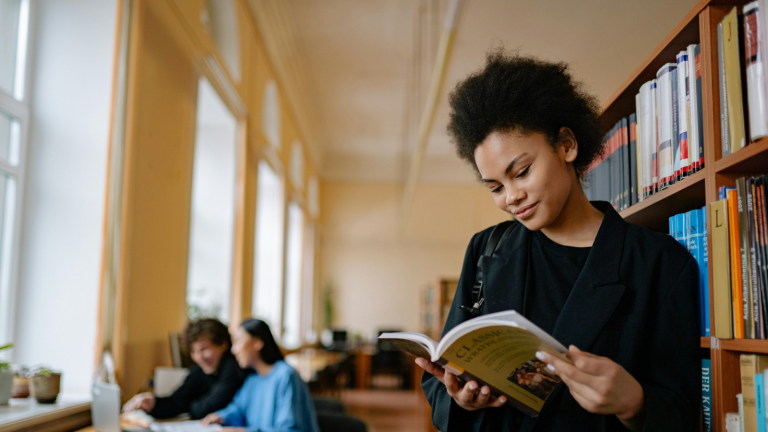 Daniel Noboa ofrece 40.000 nuevas becas para mujeres jóvenes de Guayas