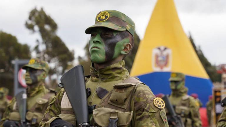 Más de cien militares inician formación para convertirse en nuevos comandos de las FF.AA.