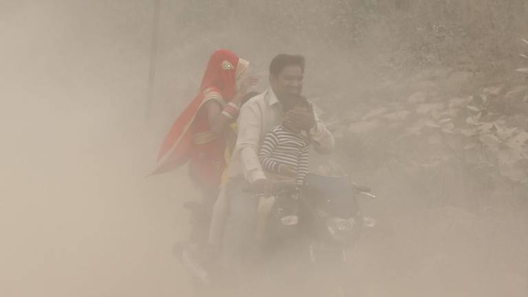 India implementa un plan de emergencia por la contaminación en Nueva Delhi