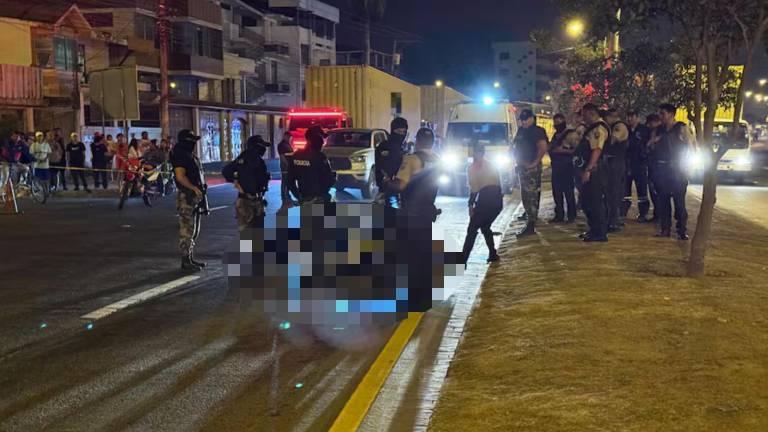 Asesinan a disparos a mujer que se trasladaba con una niña en una moto eléctrica, en Machala