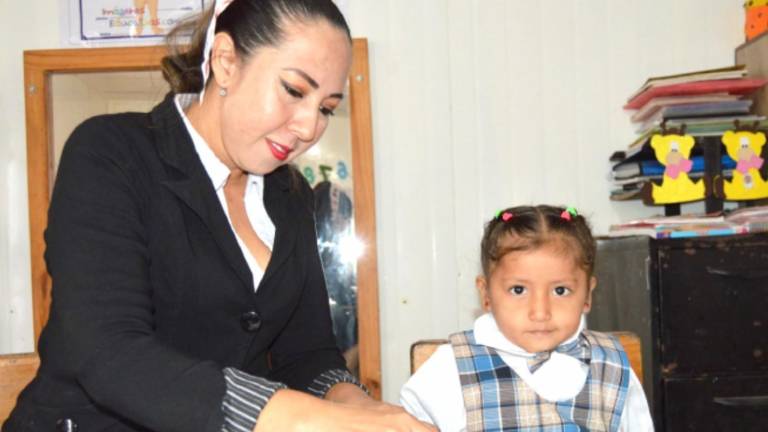 Ministerio de Educación abre 1.535 vacantes para profesionales en el régimen Costa–Galápagos