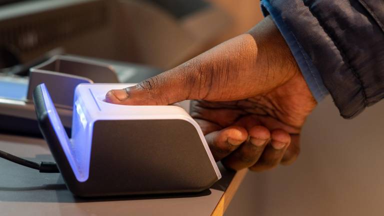 EE.UU. comienza a tomar fotos y datos biométricos de extranjeros que entren y salgan del país