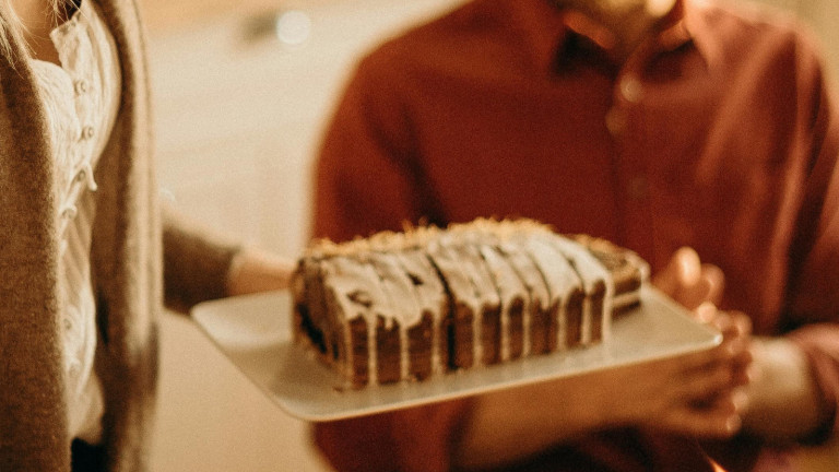 Muere en prisión a mujer que habría envenenado a su familia con un pastel en Brasil