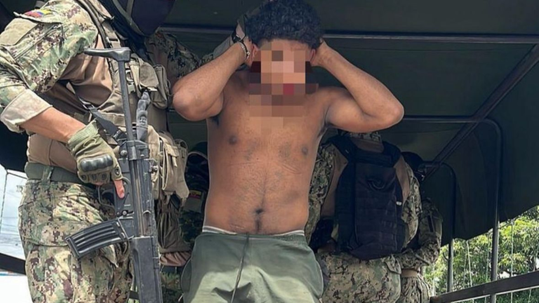 Socio Vivienda 2: Detienen a catorce personas e incautan subametralladoras y mini-uzis en múltiples allanamientos