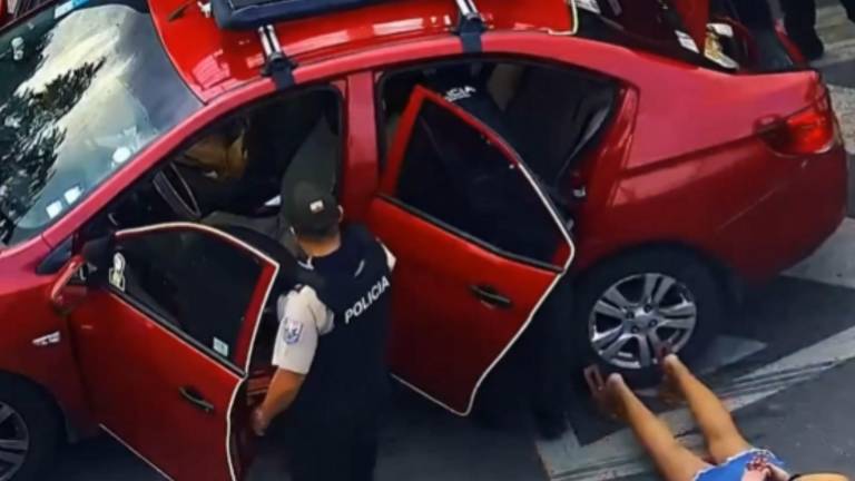 Policía libera a víctima de secuestro en Guayaquil tras persecución que dejó tres detenidos