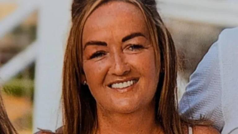 Ann-Marie O’Gorman: Informe forense reveló que madre de tres hijos murió electrocutada por usar su celular en la ducha