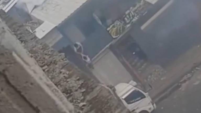 Lanzan a un niño desde un balcón durante incendio en una vivienda de El Carmen