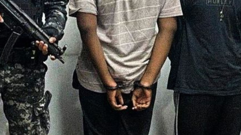 Dictan internamiento preventivo para adolescente de 14 años que habría asesinado a disparos a un conductor de bus en Guayaquil