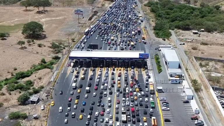 Vía a la Costa colapsa por desplazamiento de turistas hacia las playas