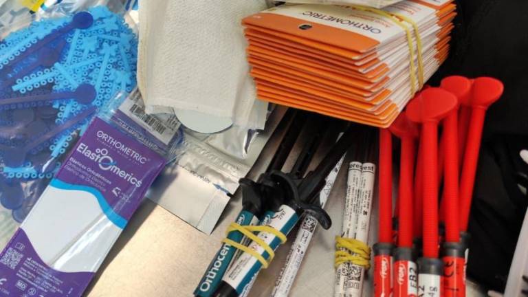 Aduanas frena ingreso irregular a Ecuador de casi 6.000 dispositivos odontológicos