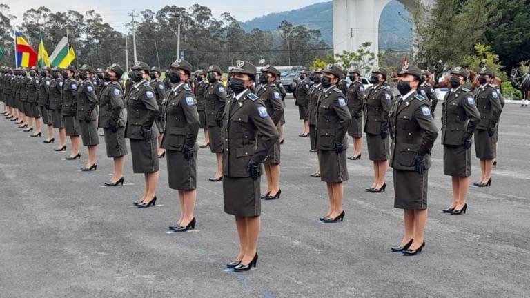 Más de 70 mujeres policía se graduaron en Quito